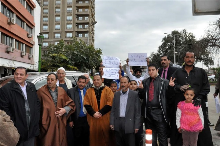 بالصور.. اهالى كفر شكر ينظموا وقفة تأييد لمحافظ القليوبية