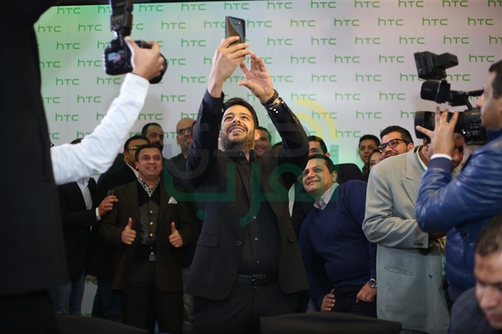 بالصور .. حماقي يشارك في حفل إطلاق هاتف HTC الجديد بالصور .. حماقي يشارك في حفل إطلاق هاتف HTC الجديد