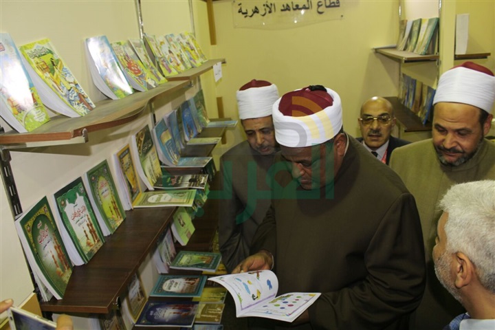 بالصور.. وكيل الأزهر يتفقد جناح الأزهر بمعرض القاهرة الدولي للكتاب