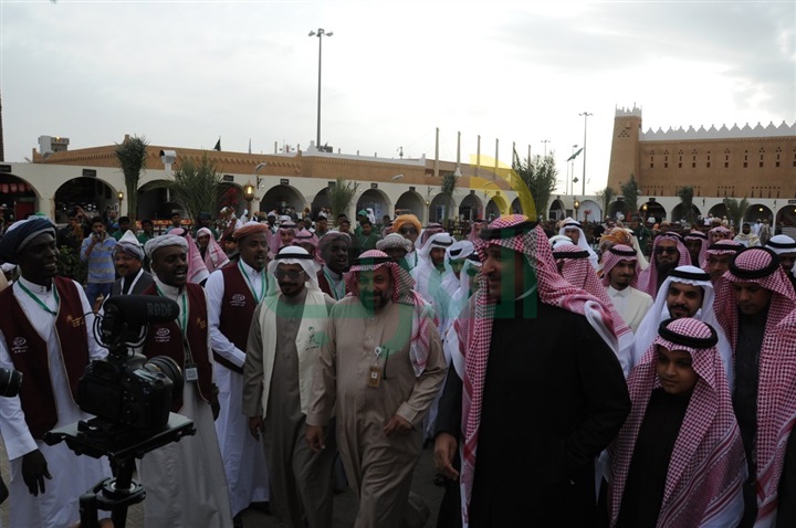 خادم الحرمين يفتتح مهرجان «الجنادرية 31» بحضور أمير الكويت وملك البحرين خادم الحرمين يفتتح مهرجان «الجنادرية 31» بحضور أمير الكويت وملك البحرين