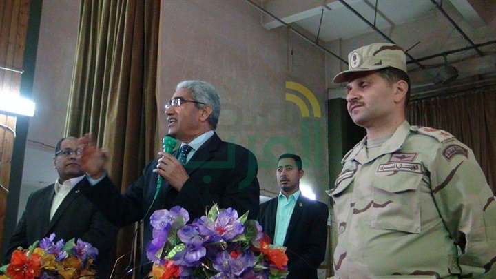 بالصور.. رئيس جامعة جنوب الوادي يتابع برنامج التربية العسكرية للطلاب