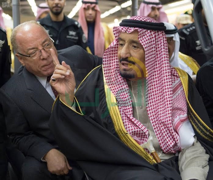 بالصور.. النمنم يرافق خادم الحرمين بمهرجان "التراث والثقافة" بالصور.. النمنم يرافق خادم الحرمين بمهرجان "التراث والثقافة"