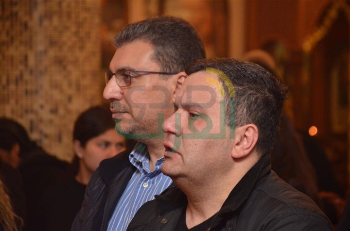 بالصور.. نجوم الفن والإعلام في جنازة والدة "إدوارد"
