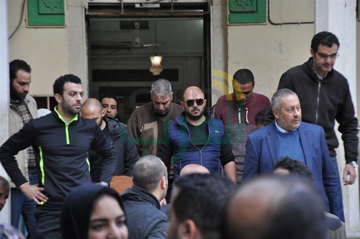 ‎بالصور.. تشيع جنازة والد المطرب محمود العسيلى من مسجد الكواكبى 