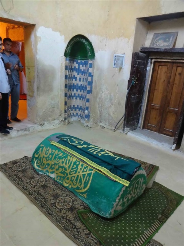 مسجد ومقام السيد محمد الأصغر الشهير بـ " محمد الأنور " ابن أخي السيدة نفيسة بنت الحسن الأكبر ، وعمه السيد إبراهيم الأنور" رضي الله عنهم"، بالقاهرة - مصر مسجد ومقام السيد محمد الأصغر الشهير بـ " محمد الأنور " ابن أخي السيدة نفيسة بنت الحسن الأكبر ، وعمه السيد إبراهيم الأنور" رضي الله عنهم"، بالقاهرة - مصر
