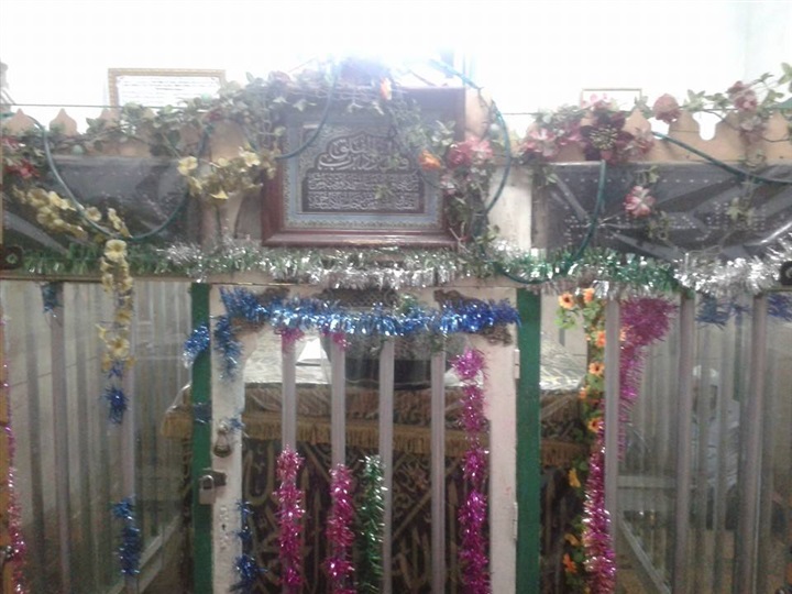 مسجد ومقام السيد محمد الأصغر الشهير بـ " محمد الأنور " ابن أخي السيدة نفيسة بنت الحسن الأكبر ، وعمه السيد إبراهيم الأنور" رضي الله عنهم"، بالقاهرة - مصر مسجد ومقام السيد محمد الأصغر الشهير بـ " محمد الأنور " ابن أخي السيدة نفيسة بنت الحسن الأكبر ، وعمه السيد إبراهيم الأنور" رضي الله عنهم"، بالقاهرة - مصر