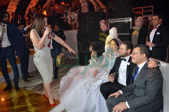 بالصور.. صافينار وبوسي يشعلان زفاف نجل شقيق الإعلامية سهير شلبي بالصور.. صافينار وبوسي يشعلان زفاف نجل شقيق الإعلامية سهير شلبي