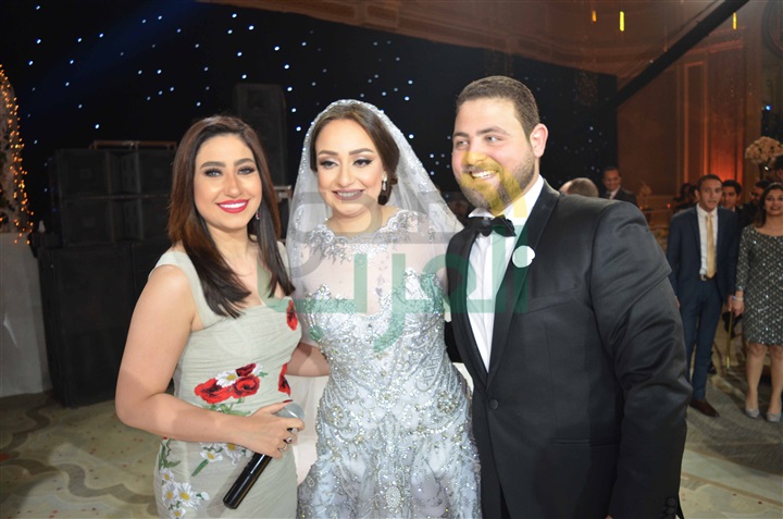 بالصور.. صافينار وبوسي يشعلان زفاف نجل شقيق الإعلامية سهير شلبي بالصور.. صافينار وبوسي يشعلان زفاف نجل شقيق الإعلامية سهير شلبي