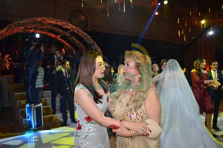 بالصور.. صافينار وبوسي يشعلان زفاف نجل شقيق الإعلامية سهير شلبي بالصور.. صافينار وبوسي يشعلان زفاف نجل شقيق الإعلامية سهير شلبي