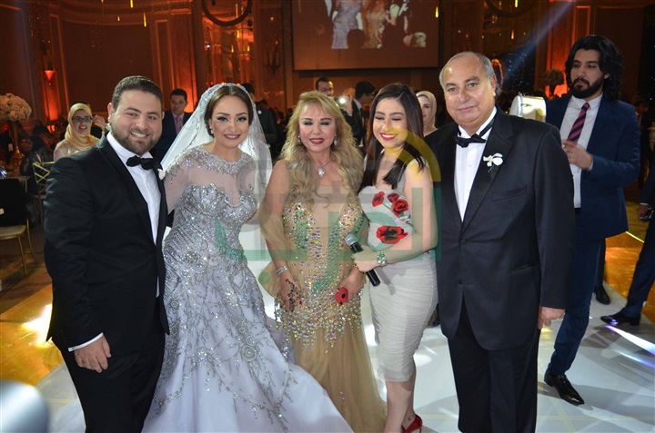 بالصور.. صافينار وبوسي يشعلان زفاف نجل شقيق الإعلامية سهير شلبي بالصور.. صافينار وبوسي يشعلان زفاف نجل شقيق الإعلامية سهير شلبي