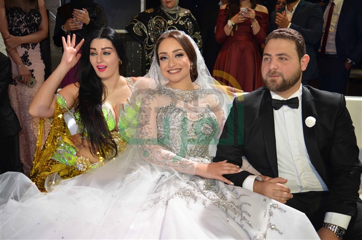 بالصور.. صافينار وبوسي يشعلان زفاف نجل شقيق الإعلامية سهير شلبي بالصور.. صافينار وبوسي يشعلان زفاف نجل شقيق الإعلامية سهير شلبي