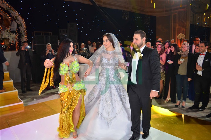 بالصور.. صافينار وبوسي يشعلان زفاف نجل شقيق الإعلامية سهير شلبي بالصور.. صافينار وبوسي يشعلان زفاف نجل شقيق الإعلامية سهير شلبي