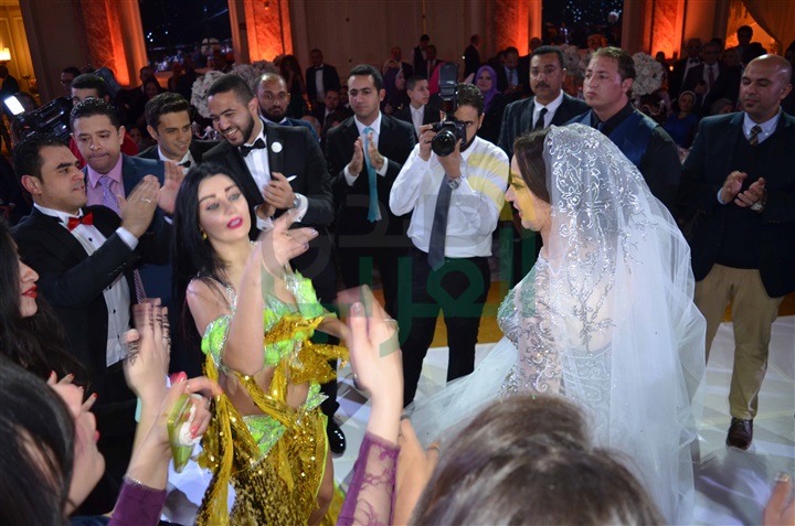 بالصور.. صافينار وبوسي يشعلان زفاف نجل شقيق الإعلامية سهير شلبي بالصور.. صافينار وبوسي يشعلان زفاف نجل شقيق الإعلامية سهير شلبي
