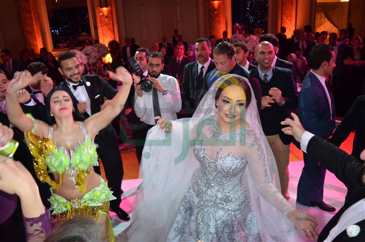 بالصور.. صافينار وبوسي يشعلان زفاف نجل شقيق الإعلامية سهير شلبي بالصور.. صافينار وبوسي يشعلان زفاف نجل شقيق الإعلامية سهير شلبي