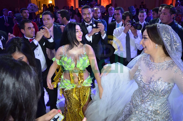 بالصور.. صافينار وبوسي يشعلان زفاف نجل شقيق الإعلامية سهير شلبي بالصور.. صافينار وبوسي يشعلان زفاف نجل شقيق الإعلامية سهير شلبي