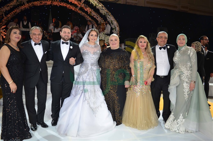 بالصور.. صافينار وبوسي يشعلان زفاف نجل شقيق الإعلامية سهير شلبي بالصور.. صافينار وبوسي يشعلان زفاف نجل شقيق الإعلامية سهير شلبي
