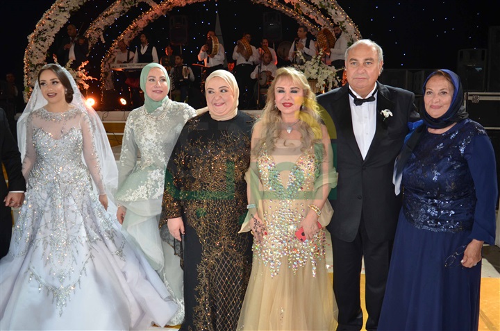 بالصور.. صافينار وبوسي يشعلان زفاف نجل شقيق الإعلامية سهير شلبي بالصور.. صافينار وبوسي يشعلان زفاف نجل شقيق الإعلامية سهير شلبي