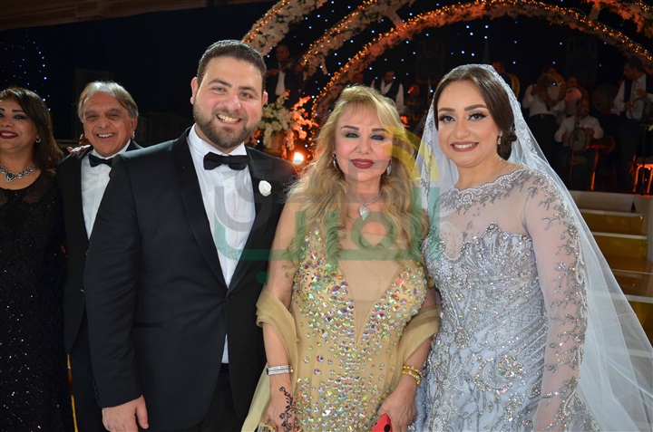 بالصور.. صافينار وبوسي يشعلان زفاف نجل شقيق الإعلامية سهير شلبي بالصور.. صافينار وبوسي يشعلان زفاف نجل شقيق الإعلامية سهير شلبي