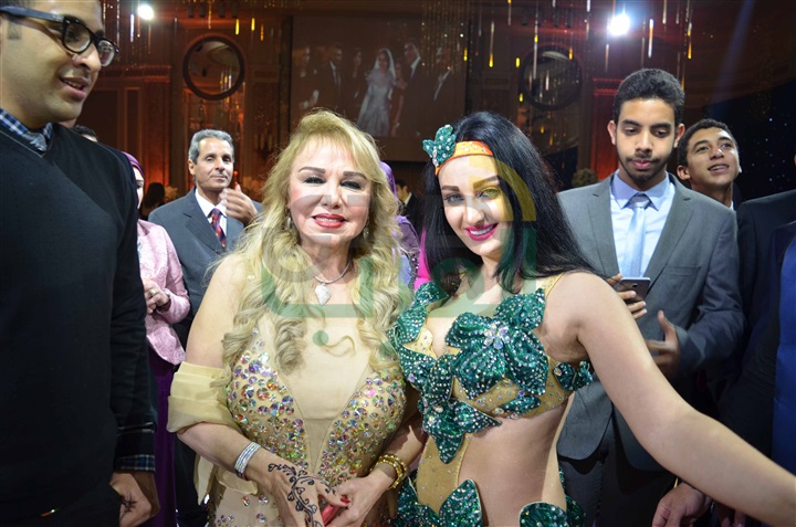 بالصور.. صافينار وبوسي يشعلان زفاف نجل شقيق الإعلامية سهير شلبي بالصور.. صافينار وبوسي يشعلان زفاف نجل شقيق الإعلامية سهير شلبي