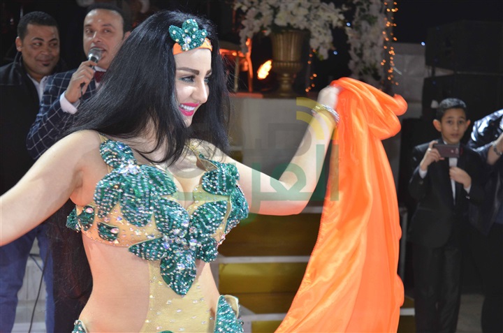 بالصور.. صافينار وبوسي يشعلان زفاف نجل شقيق الإعلامية سهير شلبي بالصور.. صافينار وبوسي يشعلان زفاف نجل شقيق الإعلامية سهير شلبي