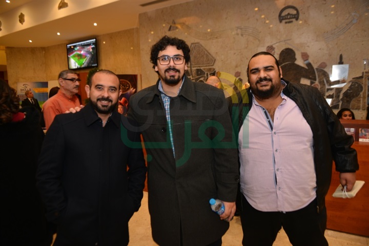 بالصور.. بدء توافد الحضور إلي حفل الفنانه كارول سماحه بمسرح جامعة مصر الدوليه
