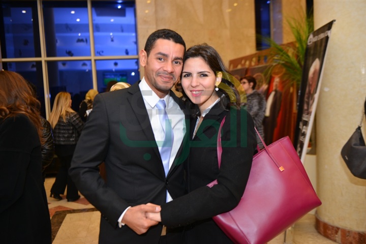بالصور.. بدء توافد الحضور إلي حفل الفنانه كارول سماحه بمسرح جامعة مصر الدوليه