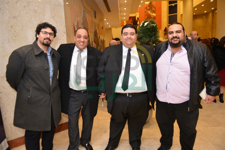 بالصور.. بدء توافد الحضور إلي حفل الفنانه كارول سماحه بمسرح جامعة مصر الدوليه