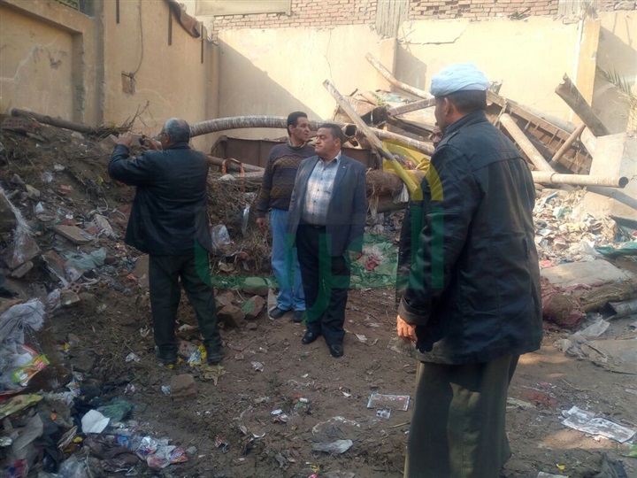 بالصور.. حملة نظافة مكبرة بشوارع شبين القناطر