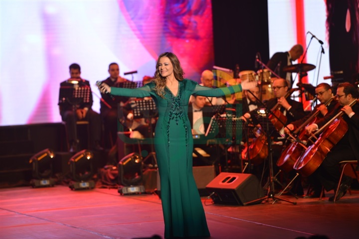 بالصور.. ‎تألق كارول سماحه على مسرح جامعة مصر  