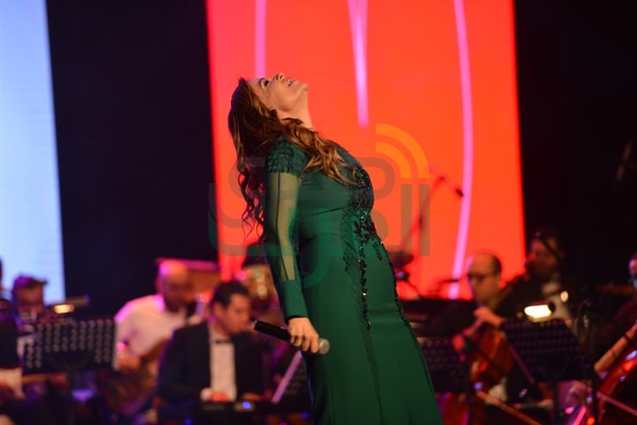 بالصور.. ‎تألق كارول سماحه على مسرح جامعة مصر  