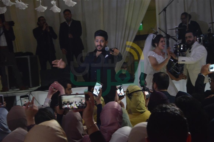 بالصور.. حماقى وبوسى فى زفاف محمد ونورهان بالصور.. حماقى وبوسى فى زفاف محمد ونورهان