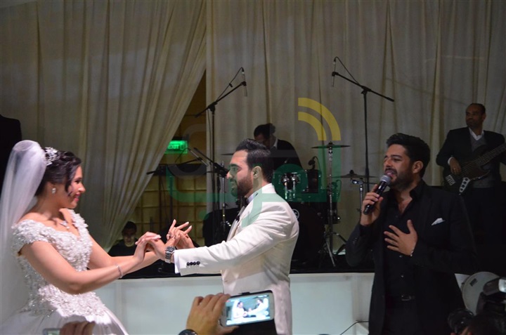بالصور.. حماقى وبوسى فى زفاف محمد ونورهان بالصور.. حماقى وبوسى فى زفاف محمد ونورهان