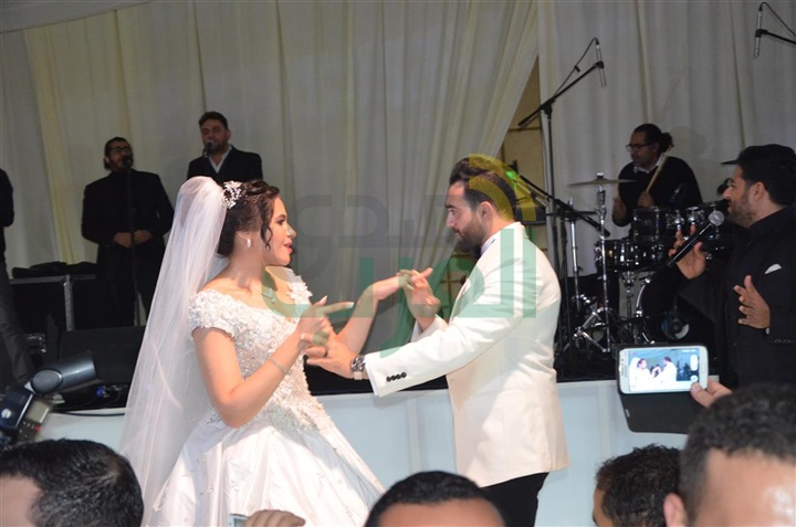 بالصور.. حماقى وبوسى فى زفاف محمد ونورهان بالصور.. حماقى وبوسى فى زفاف محمد ونورهان