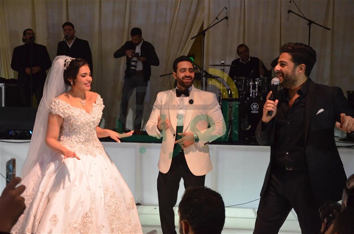 بالصور.. حماقى وبوسى فى زفاف محمد ونورهان بالصور.. حماقى وبوسى فى زفاف محمد ونورهان