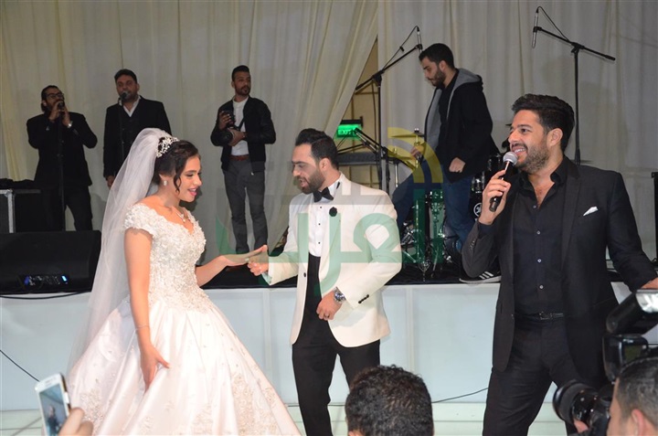 بالصور.. حماقى وبوسى فى زفاف محمد ونورهان بالصور.. حماقى وبوسى فى زفاف محمد ونورهان