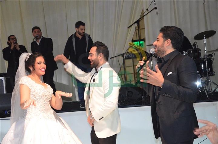 بالصور.. حماقى وبوسى فى زفاف محمد ونورهان بالصور.. حماقى وبوسى فى زفاف محمد ونورهان