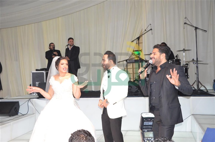 بالصور.. حماقى وبوسى فى زفاف محمد ونورهان بالصور.. حماقى وبوسى فى زفاف محمد ونورهان
