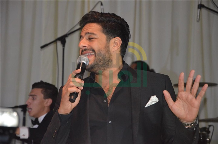 بالصور.. حماقى وبوسى فى زفاف محمد ونورهان بالصور.. حماقى وبوسى فى زفاف محمد ونورهان