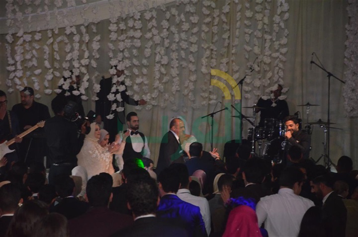 بالصور.. حماقى وبوسى فى زفاف محمد ونورهان بالصور.. حماقى وبوسى فى زفاف محمد ونورهان