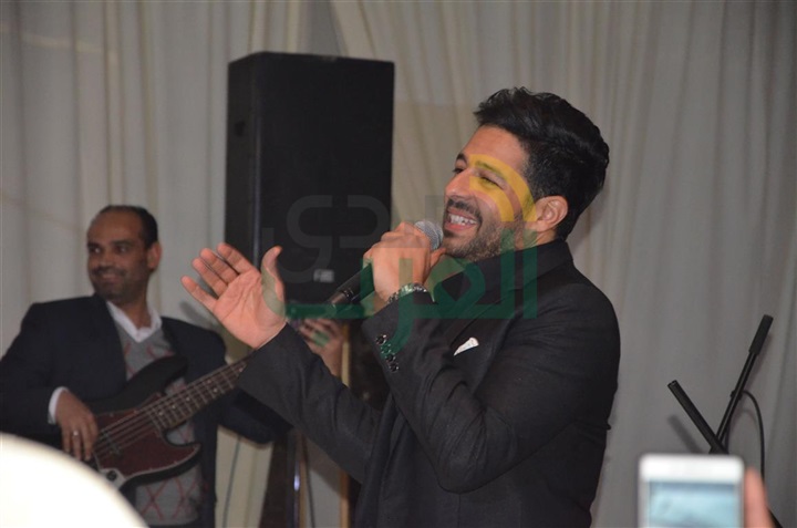 بالصور.. حماقى وبوسى فى زفاف محمد ونورهان بالصور.. حماقى وبوسى فى زفاف محمد ونورهان