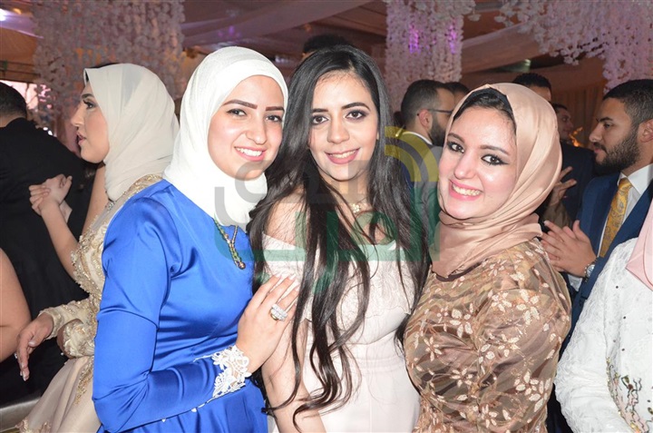 بالصور.. حماقى وبوسى فى زفاف محمد ونورهان بالصور.. حماقى وبوسى فى زفاف محمد ونورهان