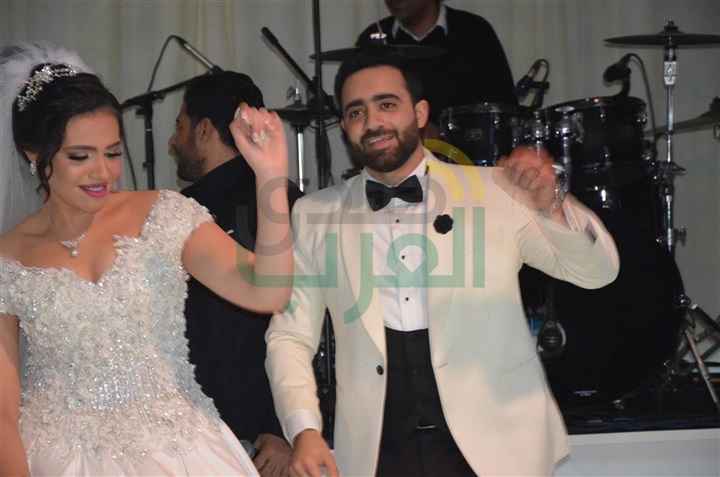 بالصور.. حماقى وبوسى فى زفاف محمد ونورهان بالصور.. حماقى وبوسى فى زفاف محمد ونورهان
