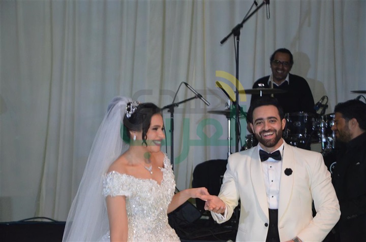 بالصور.. حماقى وبوسى فى زفاف محمد ونورهان بالصور.. حماقى وبوسى فى زفاف محمد ونورهان