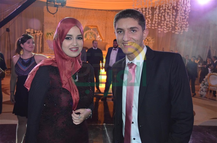 بالصور.. حماقى وبوسى فى زفاف محمد ونورهان بالصور.. حماقى وبوسى فى زفاف محمد ونورهان