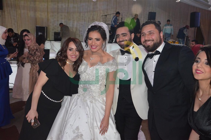 بالصور.. حماقى وبوسى فى زفاف محمد ونورهان بالصور.. حماقى وبوسى فى زفاف محمد ونورهان