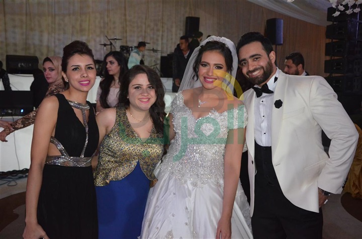 بالصور.. حماقى وبوسى فى زفاف محمد ونورهان بالصور.. حماقى وبوسى فى زفاف محمد ونورهان