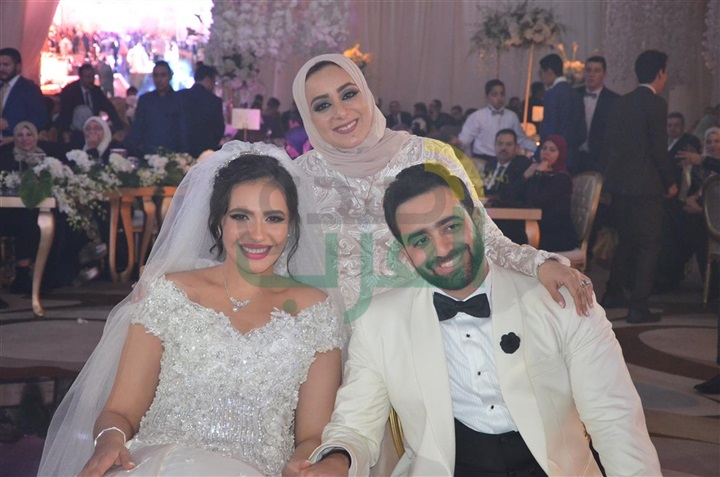 بالصور.. حماقى وبوسى فى زفاف محمد ونورهان بالصور.. حماقى وبوسى فى زفاف محمد ونورهان