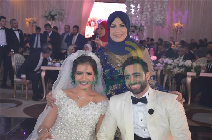 بالصور.. حماقى وبوسى فى زفاف محمد ونورهان بالصور.. حماقى وبوسى فى زفاف محمد ونورهان