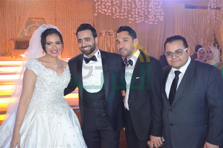 بالصور.. حماقى وبوسى فى زفاف محمد ونورهان بالصور.. حماقى وبوسى فى زفاف محمد ونورهان