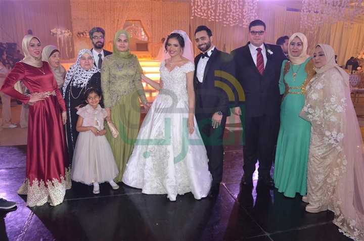 بالصور.. حماقى وبوسى فى زفاف محمد ونورهان بالصور.. حماقى وبوسى فى زفاف محمد ونورهان